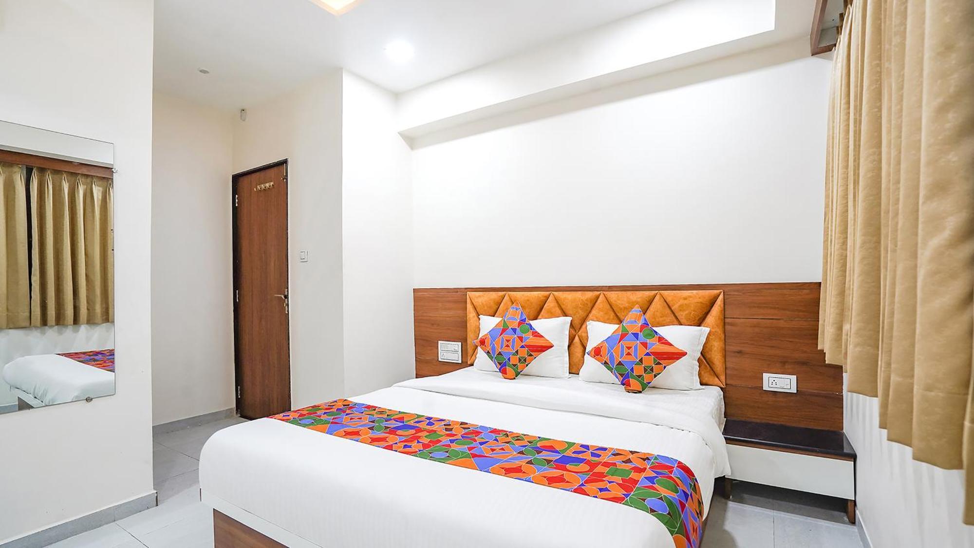 Fabhotel Vishala In Ahmedabad Exteriör bild
