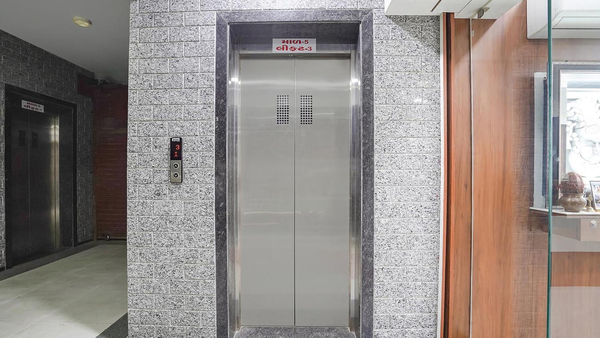 Fabhotel Vishala In Ahmedabad Exteriör bild